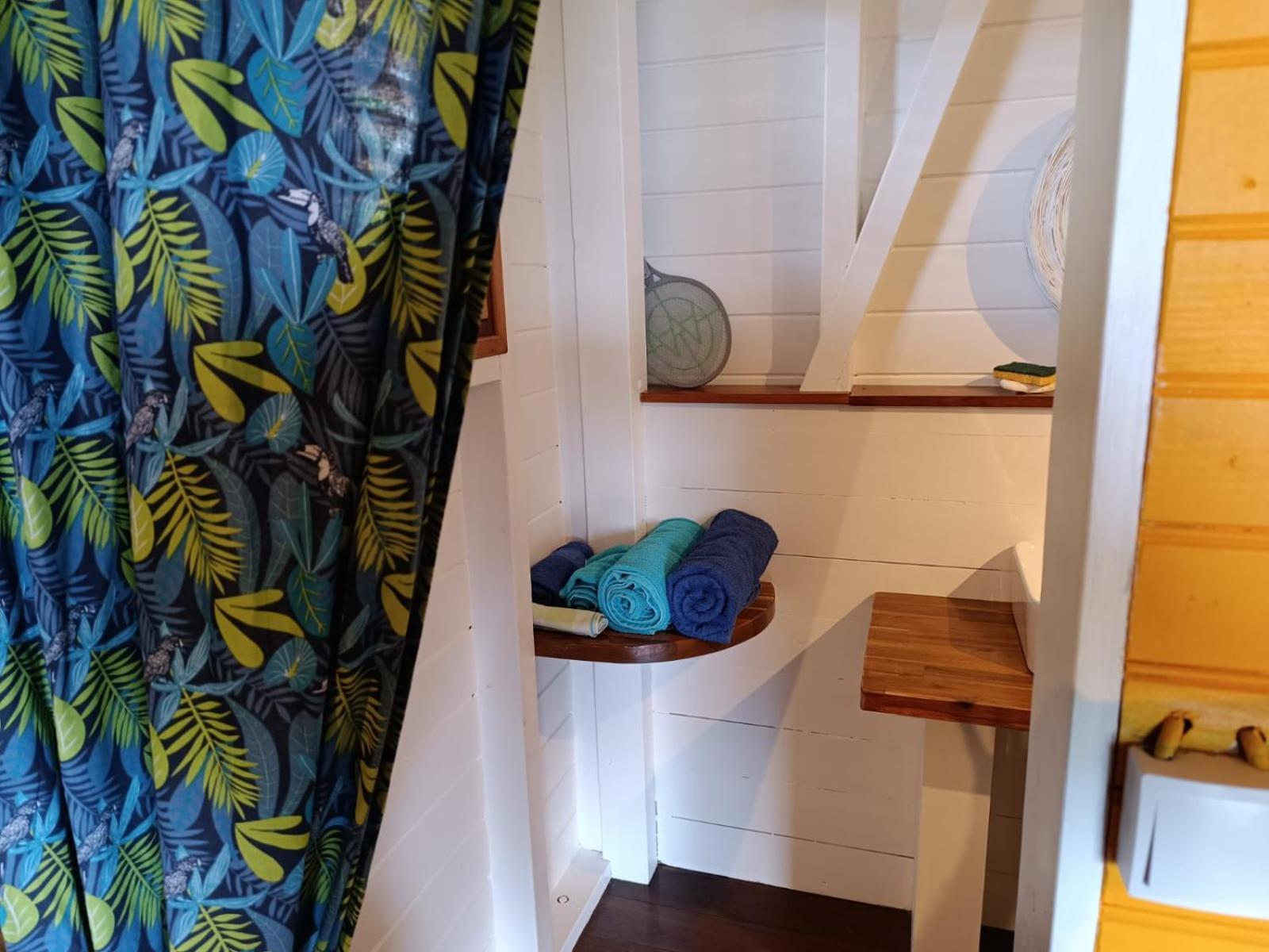 Ti Kaz Anoli Cottage En Bois Avec Vue Sur La Baie Terre-de-Bas Esterno foto