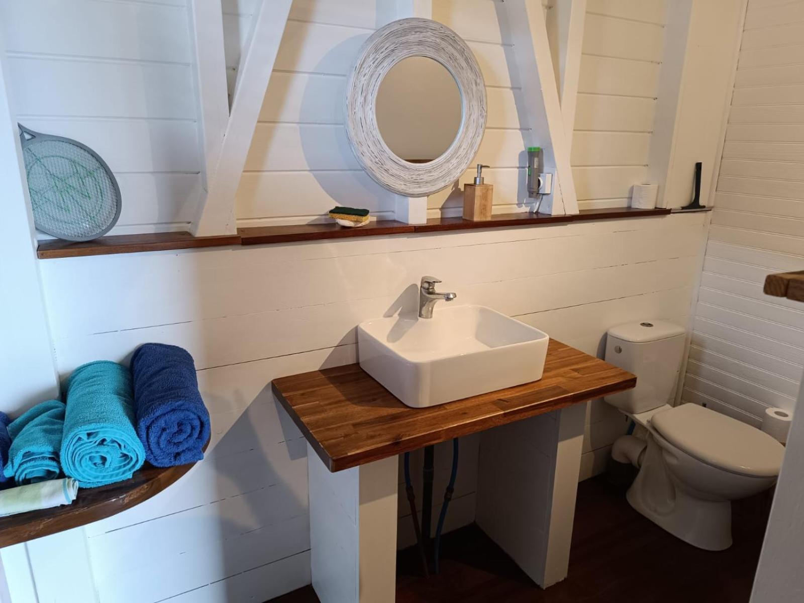 Ti Kaz Anoli Cottage En Bois Avec Vue Sur La Baie Terre-de-Bas Esterno foto