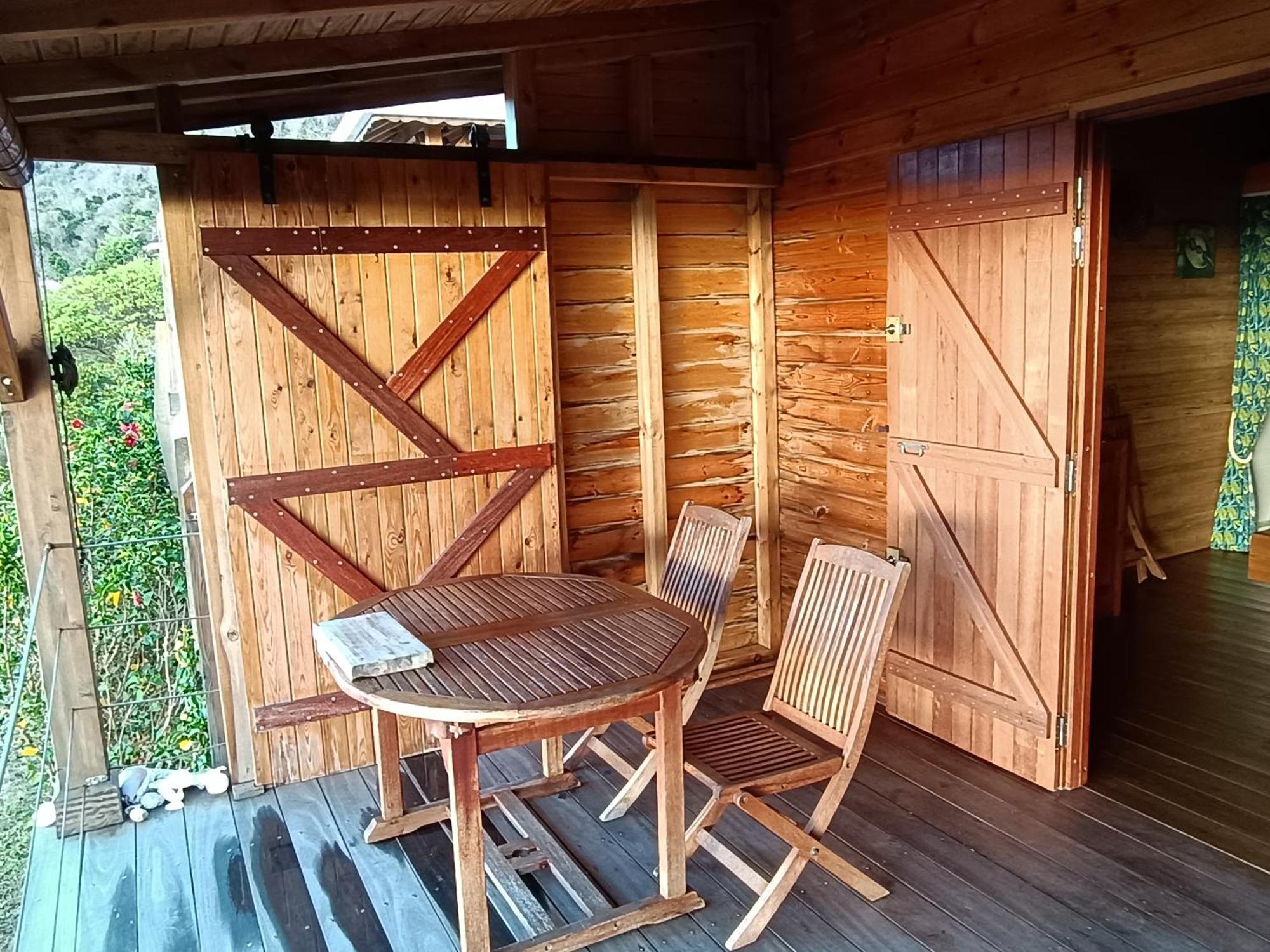 Ti Kaz Anoli Cottage En Bois Avec Vue Sur La Baie Terre-de-Bas Esterno foto